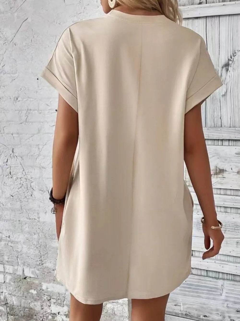 Pocketed Round Neck Short Sleeve Dress Trendsi 00650520-68d6-4a06-a3dc-67c7db95a4f7-Max