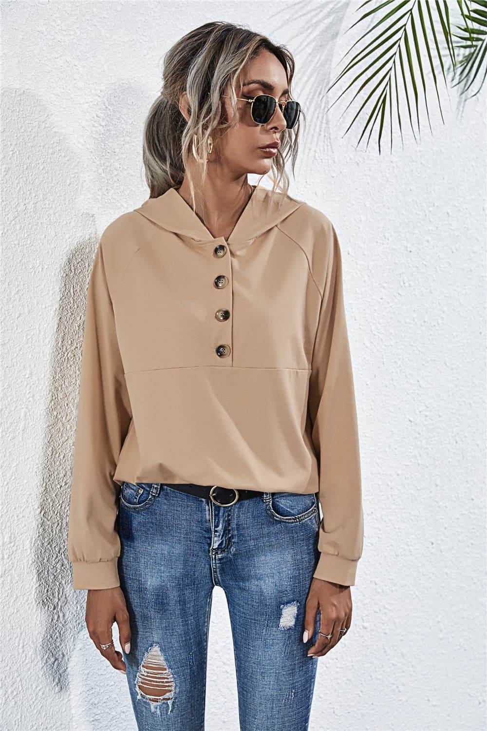 Buttoned Raglan Sleeve Hooded Blouse Trendsi 02ea8765431b4af4aa69be9500c85b90-Max