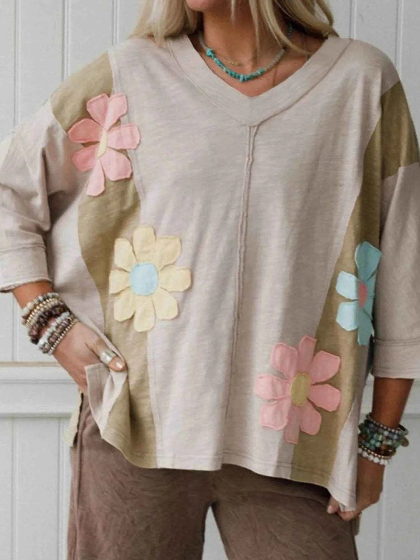 Floral Patch Color Block V-Neck T-Shirt Trendsi 04d6c3ea-f0b2-49ae-899d-a21e8b3aac94-Max-Origin