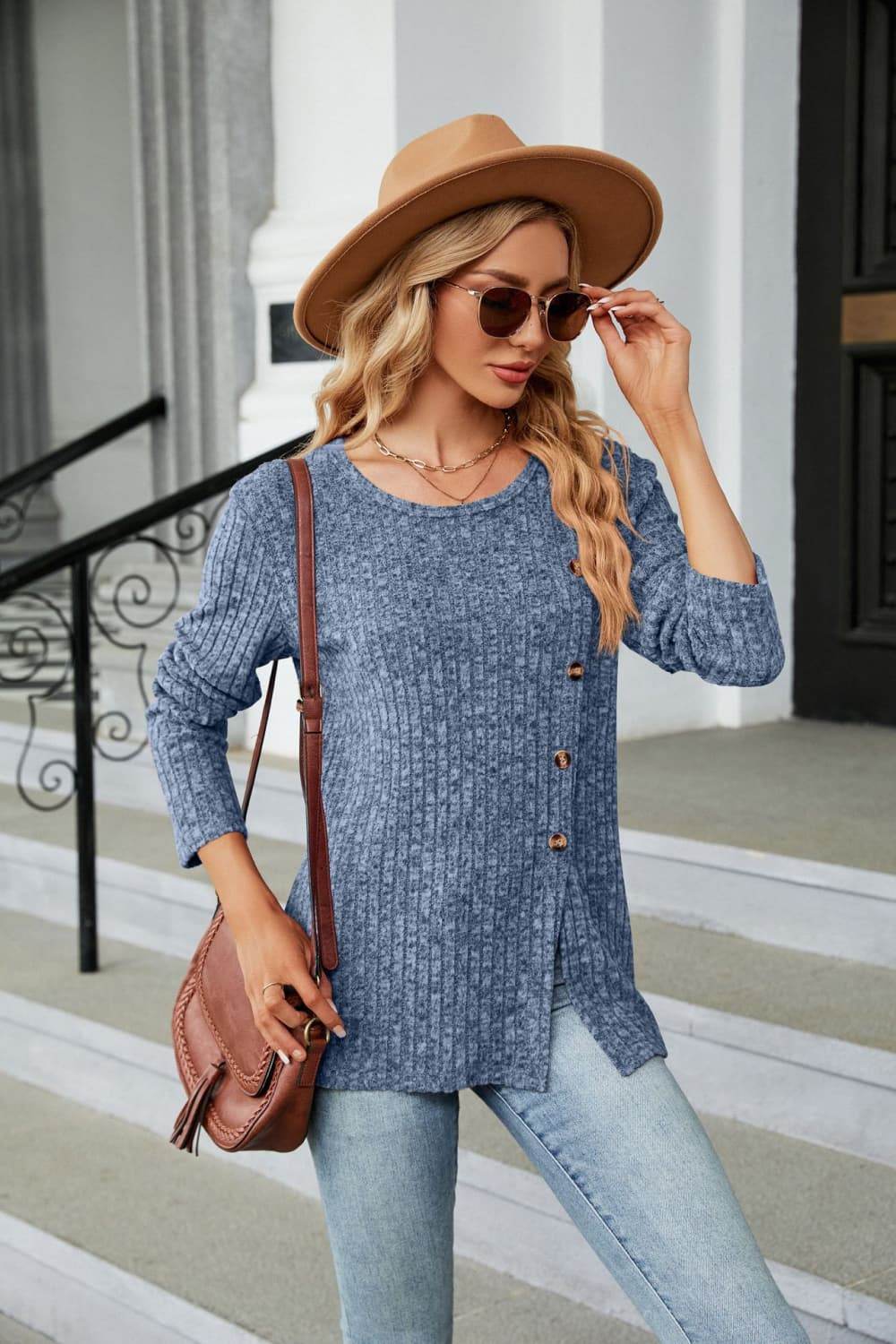 Buttoned Long Sleeve Slit Top Trendsi 082cc06abfe848abaf3e034675714d67-Max