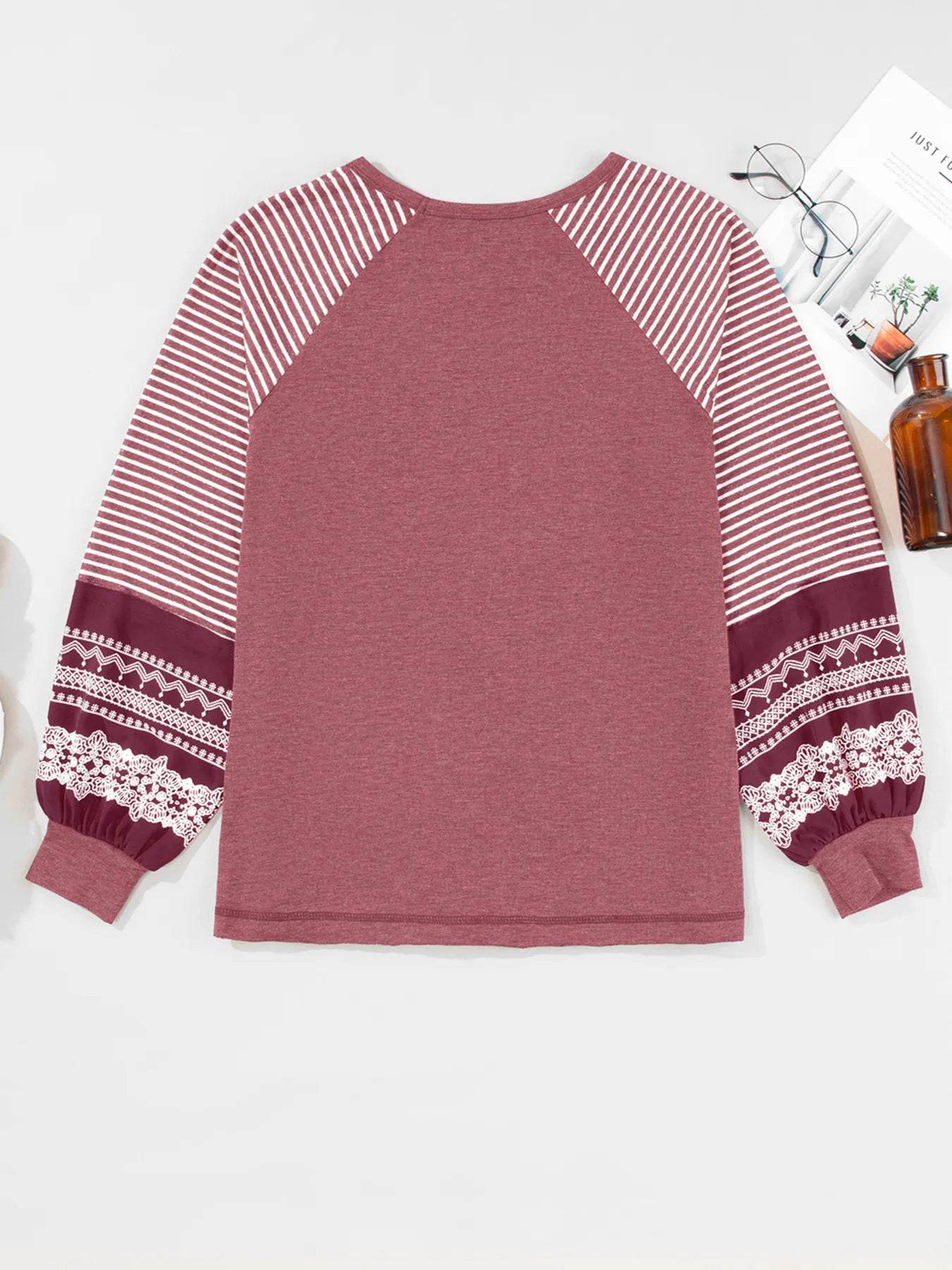 Contrast Print Striped Raglan Long Sleeve Loose Top Trendsi 1004e6c5575b490b96b138d686b16b0f-Max-Origin