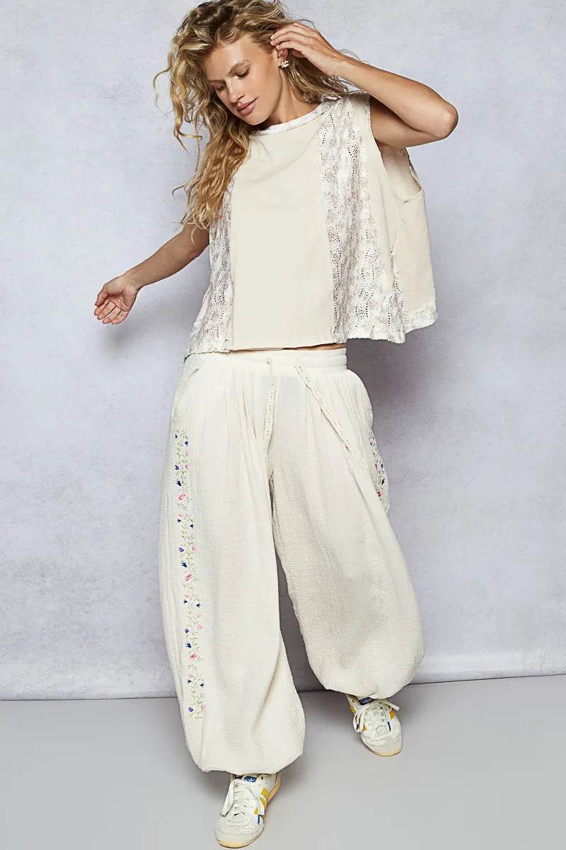 POL Round Neck Sleeveless Top with Floral Contrast Trendsi 17159cd4-77ca-4a46-badb-09239cc010a3-Max-Origin