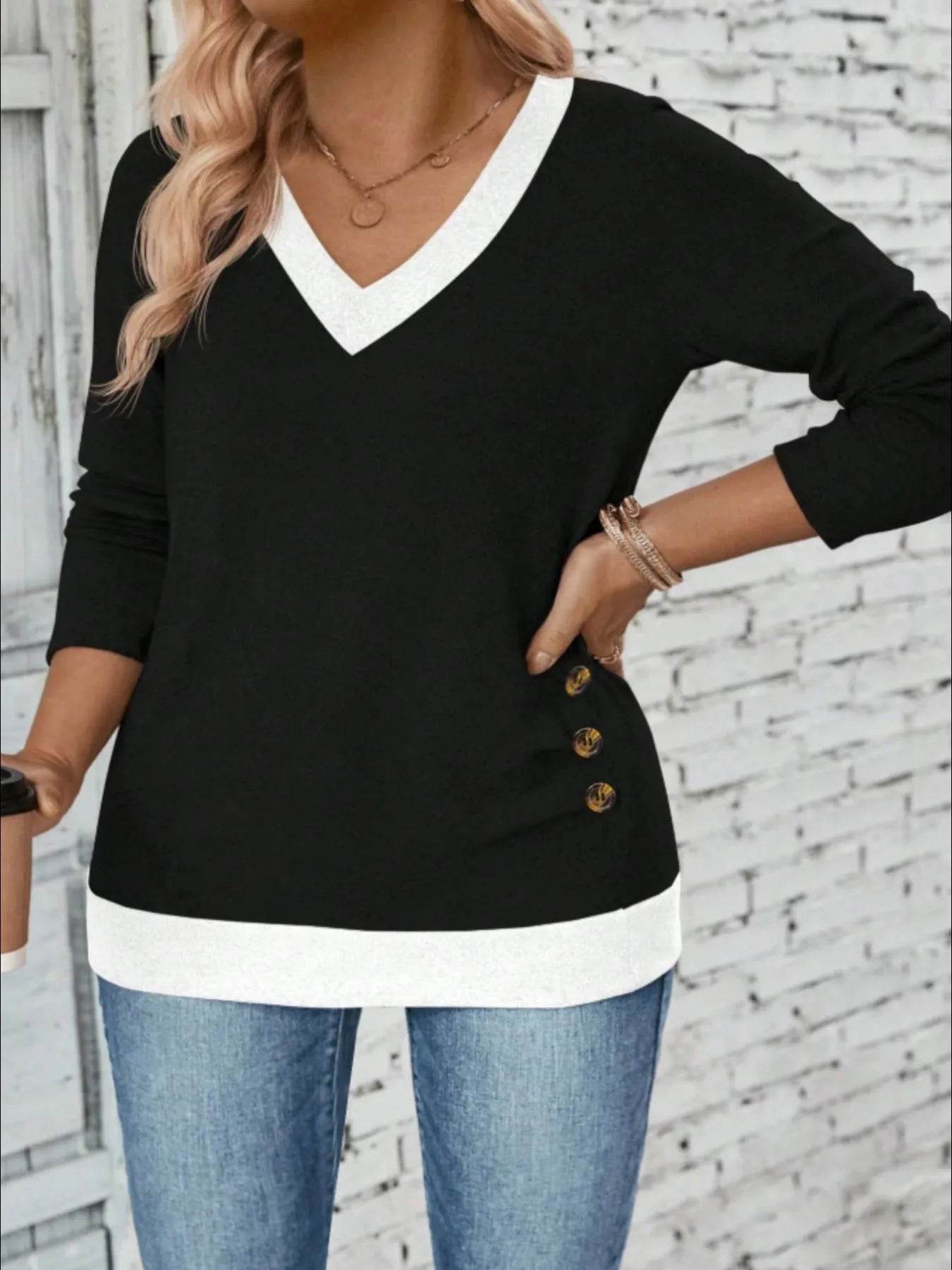 Plus Size V-Neck Contrast Trim T-Shirt Trendsi 18c17ee2-50b1-4cdf-8e94-43fd47f18590-Max-Origin