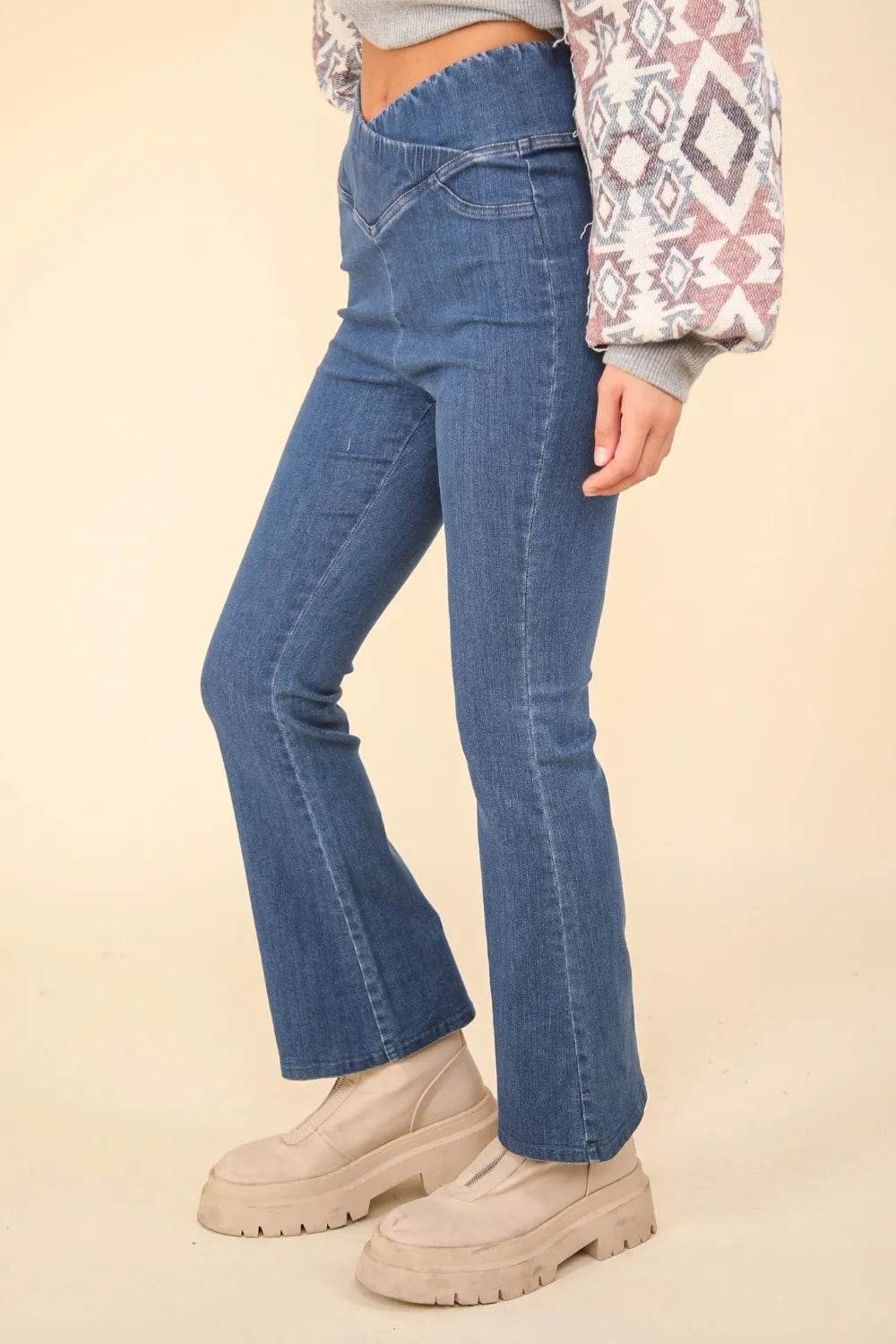 VERY J Washed Denim Stretchy Crossover Waist Leggings Trendsi 1acfddb8-0342-429c-9ebc-dab4ff4e3bb9-Max