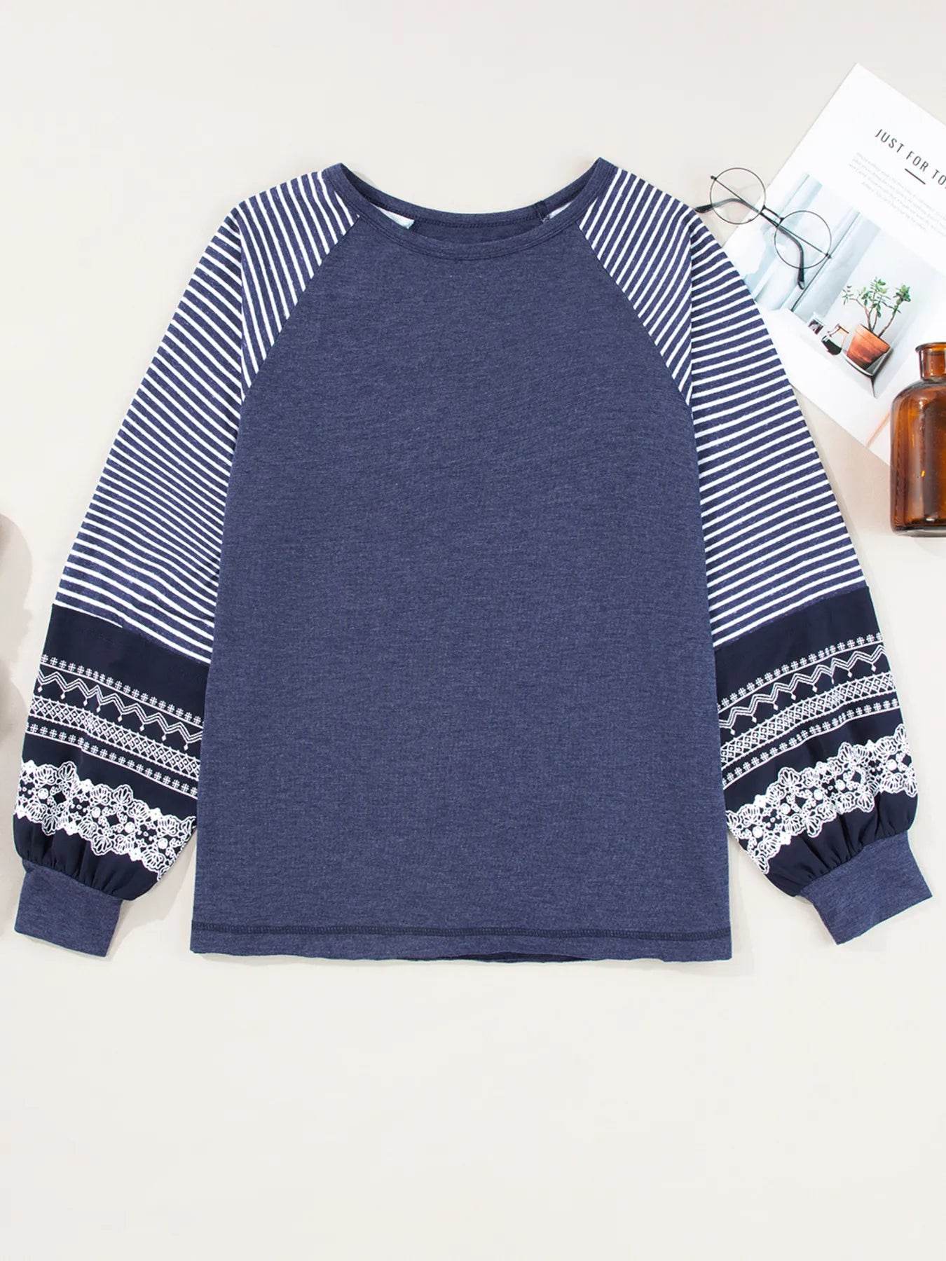 Contrast Print Striped Raglan Long Sleeve Loose Top Trendsi 239b8f152a254f76ab6943b7994f211a-Max-Origin