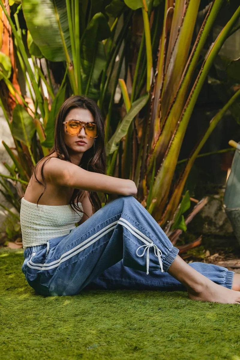 BiBi Striped Tape Details With Bot Tied Point Elastic Waist Jeans Trendsi 27e1d456a9884d95bb60de88898d15b2-Max-Origin