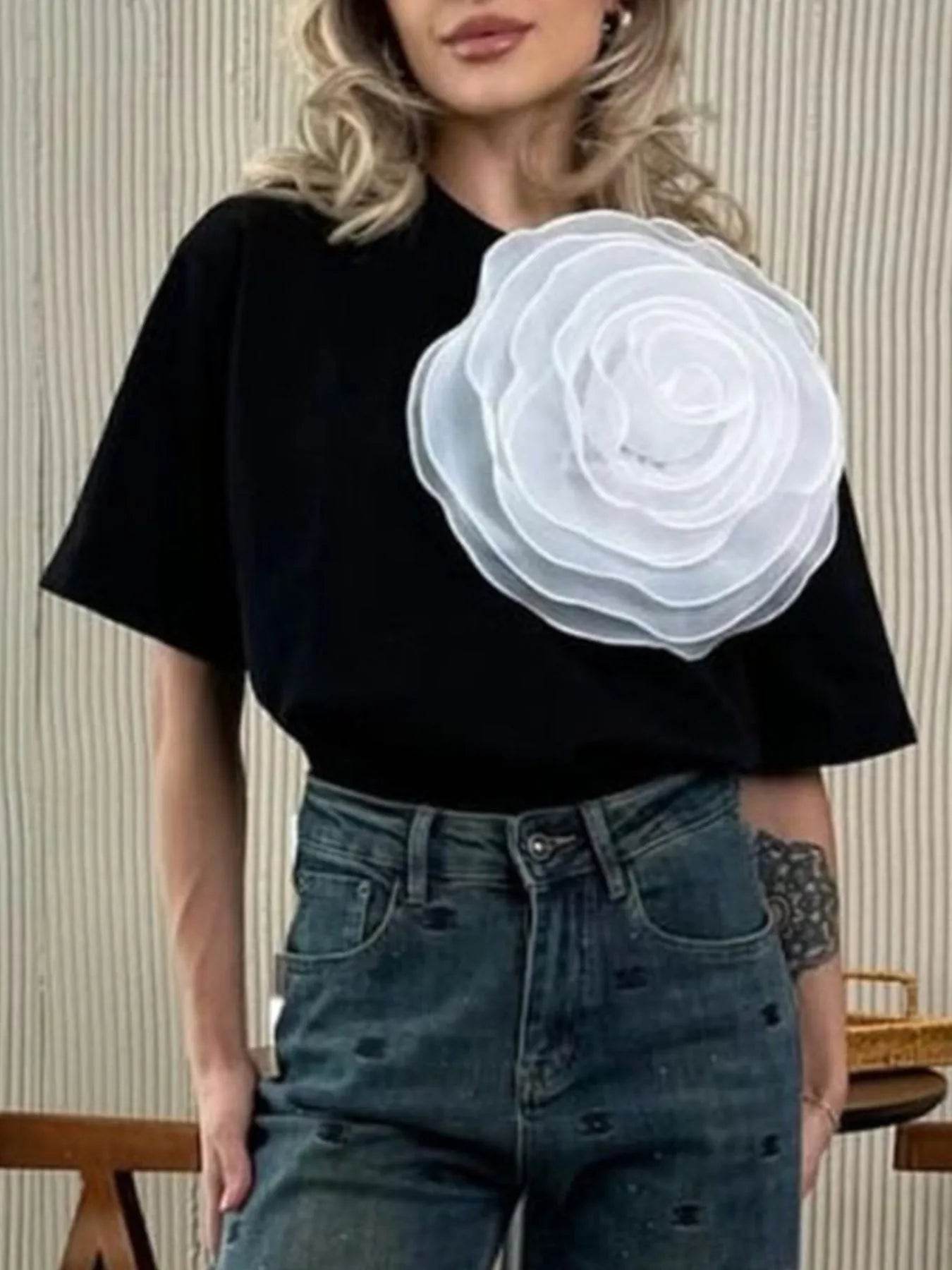 Flower Round Neck Short Sleeve T-Shirt Black Trendsi 376b574d-bdac-4ddd-a15b-e8841a77040a-Max-Origin
