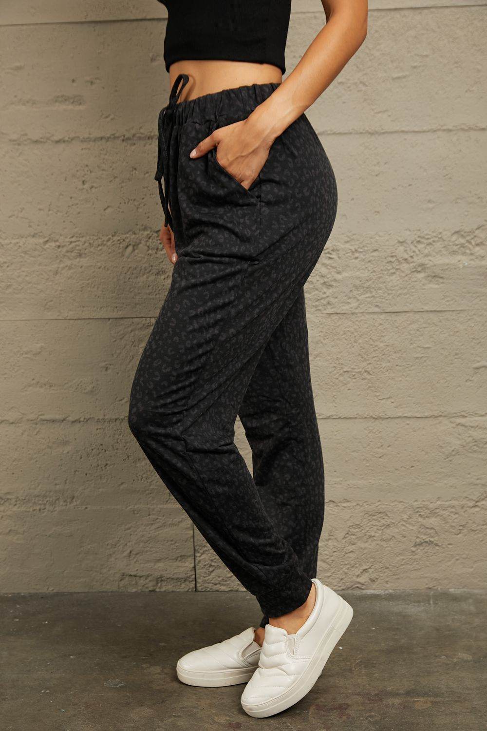 Leopard Print Joggers with Pockets Trendsi 3acd15d26e7c4360a6b96f0861108bc2-Max