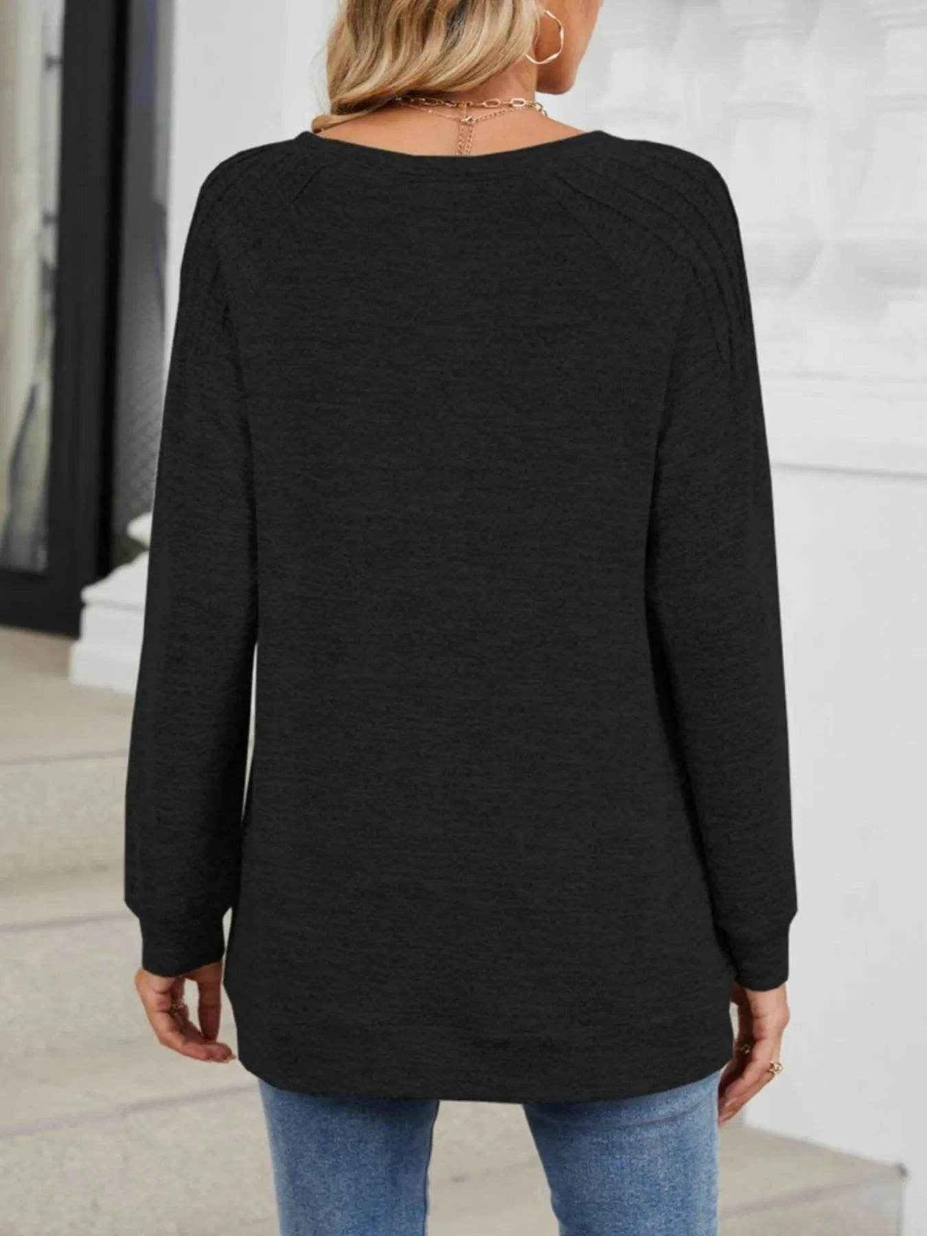 Round Neck Long Sleeve T-Shirt Trendsi 3fb74f0a-69cb-4f1c-87c0-ec3cd4e1b046-Max-Origin