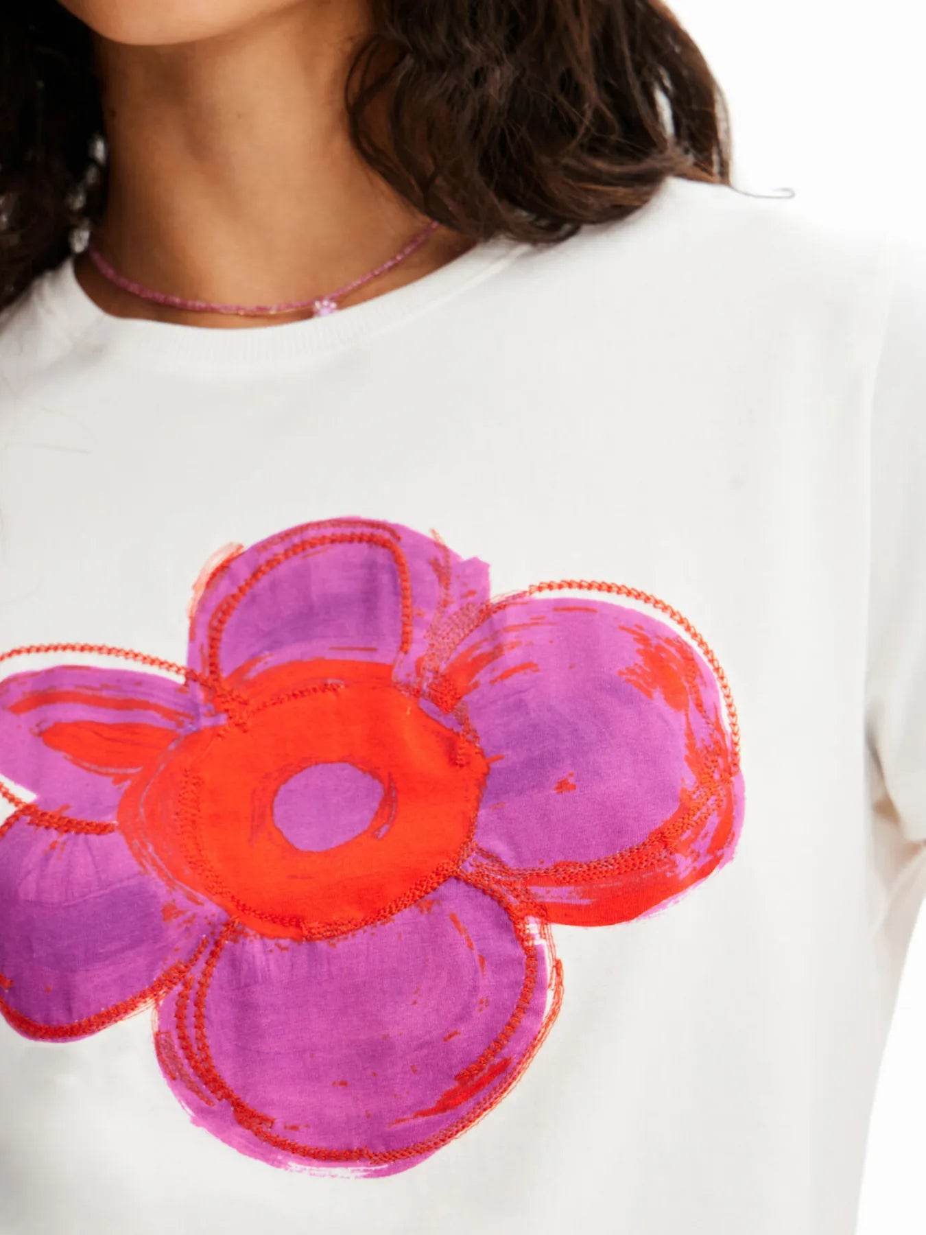 Flower Graphic Round Neck T-Shirt Trendsi 4006e15268104c3c98bcd54efb4dd977-Max-Origin