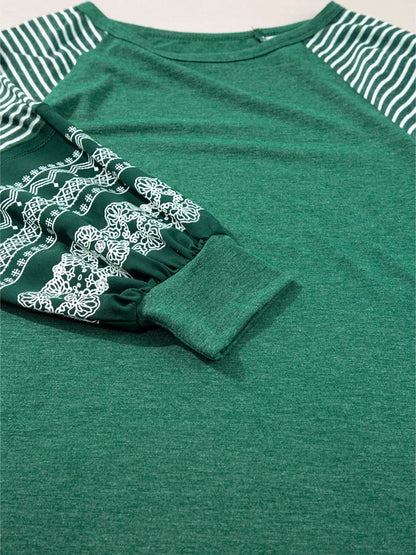 Contrast Print Striped Raglan Long Sleeve Loose Top Trendsi 42fd3e3a3e524a0eaddc1aed2bb007a4-Max-Origin