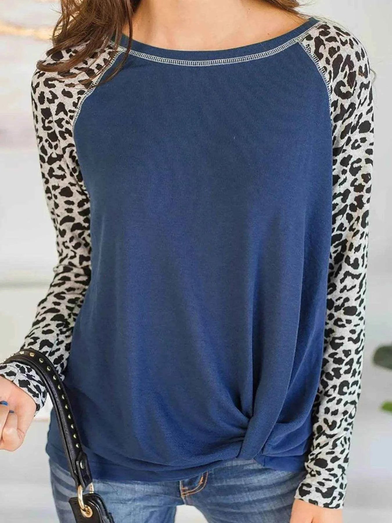 Leopard Print Raglan Sleeve Twist Hem T-Shirt Trendsi 49586695-d446-4942-898d-9ebdc101ff99-Max-Origin
