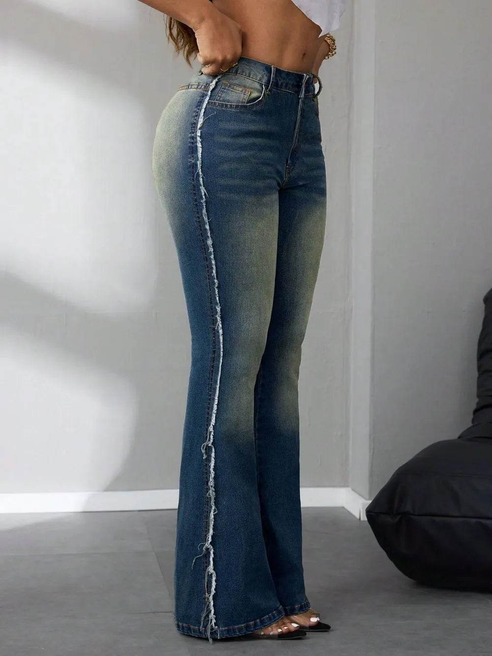Side Raw Hem Flare Jeans Trendsi 4a96c534-26d0-4341-b9d5-0926c50aba9e-Max