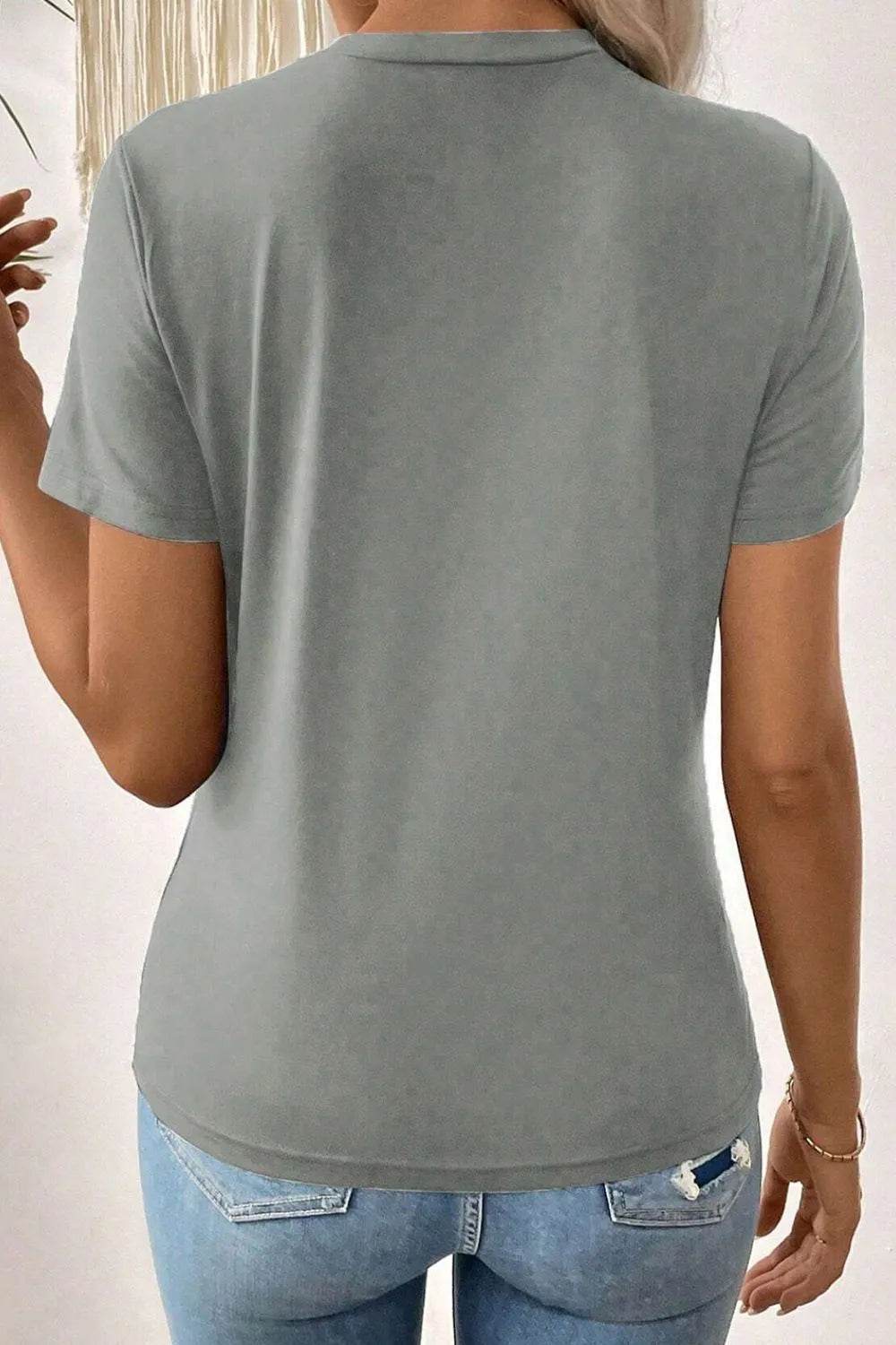 Solid Color Round Neck T Shirt Trendsi 4b5c918d-9571-4682-adc0-bb72b1e867f8-Max-Origin