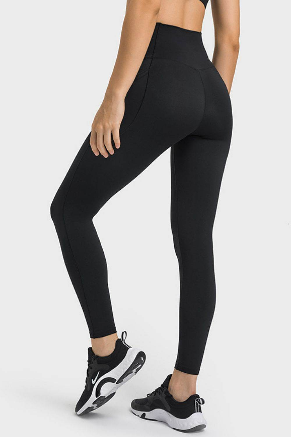 Millennia V-Waist Yoga Leggings with Pockets Trendsi 4b9cf852643449529c1609eee559d547-Max