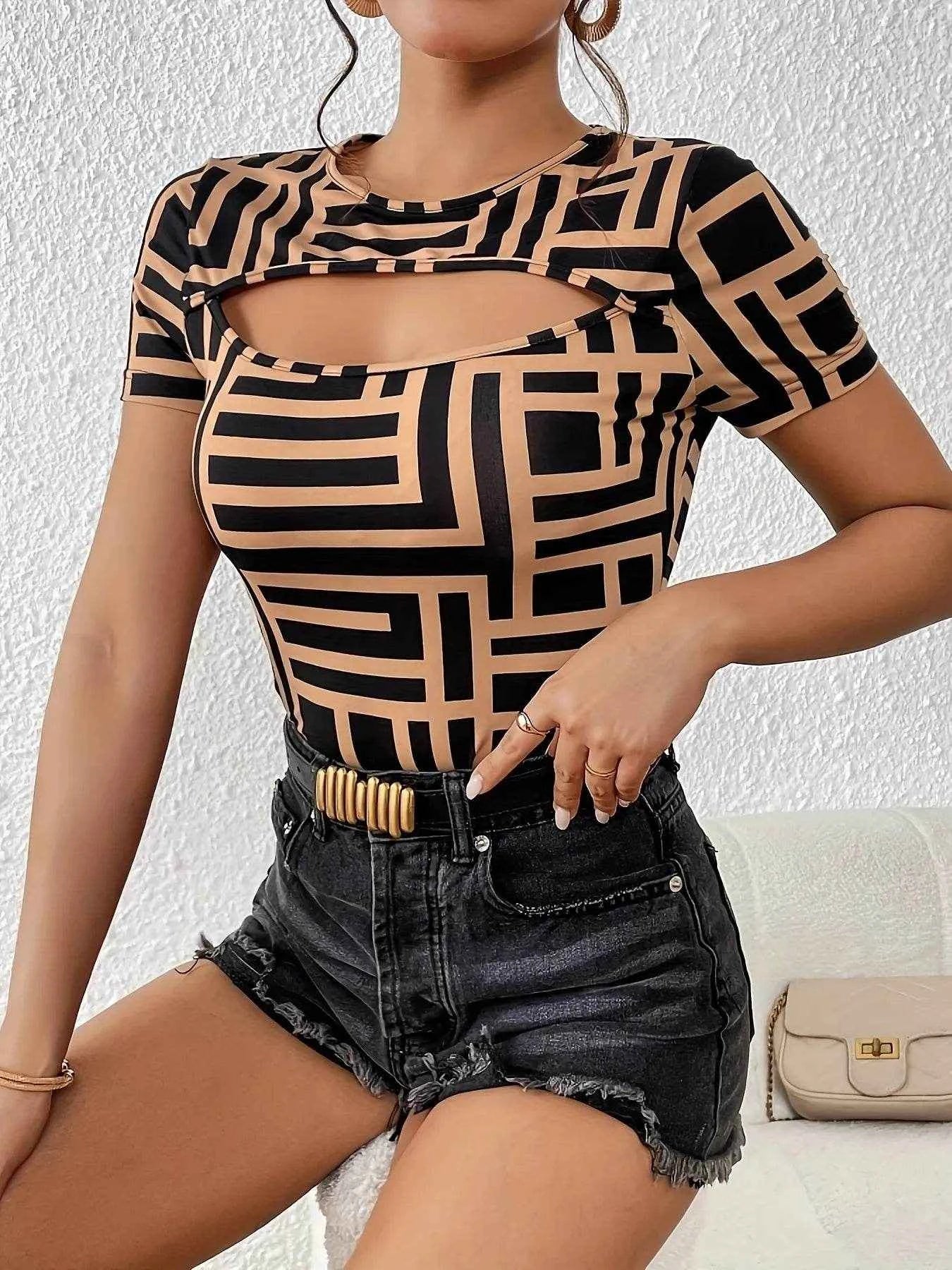 Geometric Print Cutout Short Sleeve T-Shirt Trendsi 4c720d5b75e649269907b1e6b03f4ef3-Max-Origin