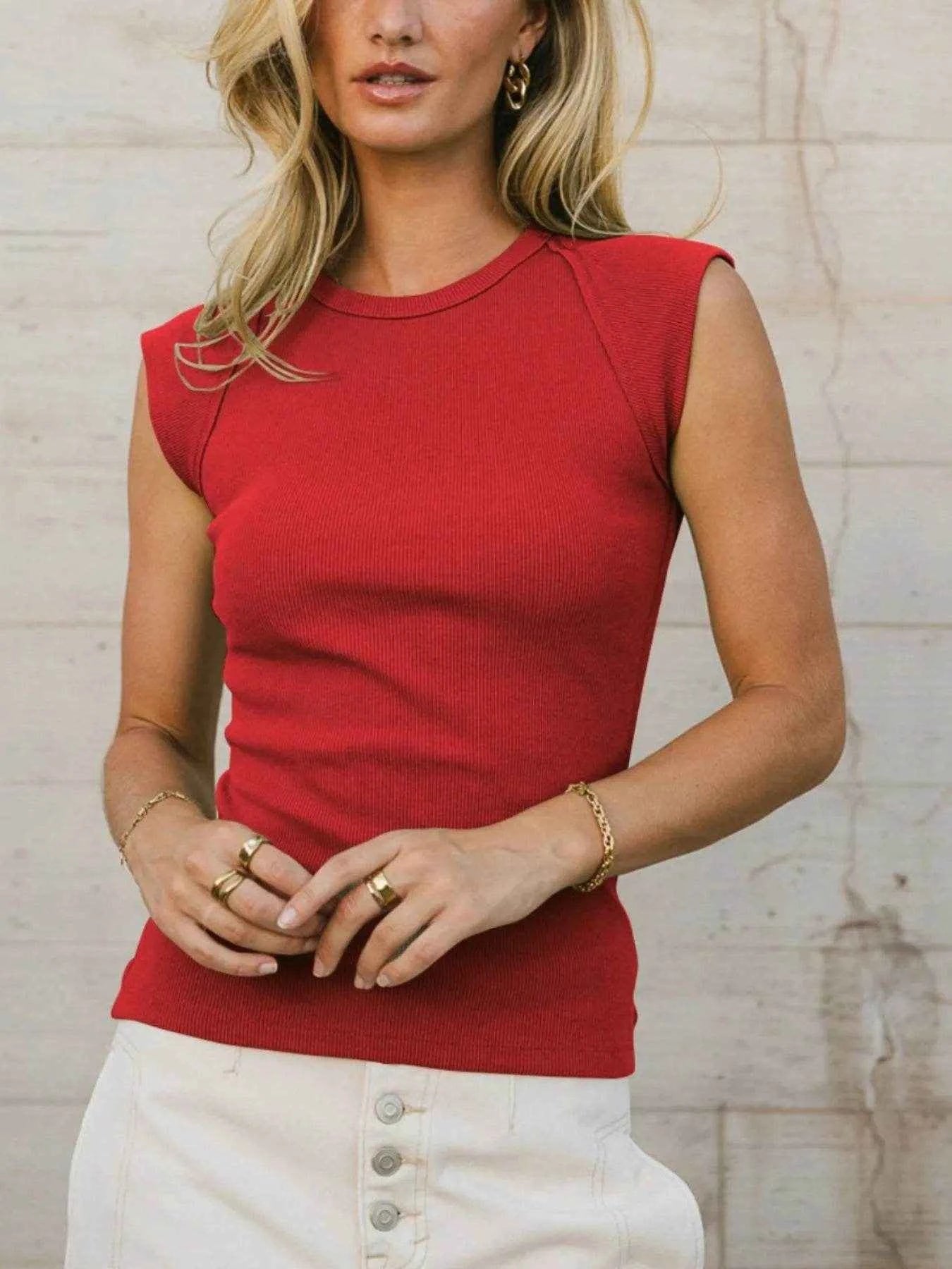 Solid Color Round Neck T-Shirt Trendsi 4d0fe375-fa89-407e-96c6-1dd35c34fc8a-Max-Origin
