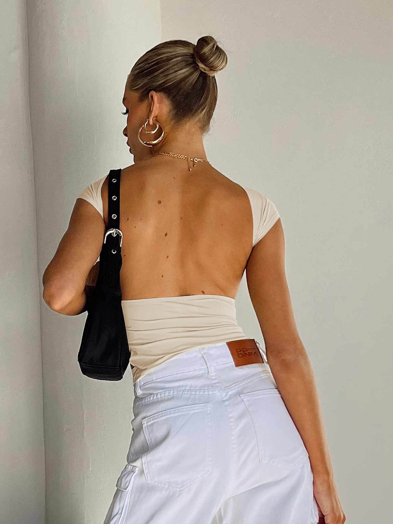 Backless Short Sleeve Cropped Blouse Trendsi 4fff55a85e0a47a38bdb68bc5c9adcce-Max