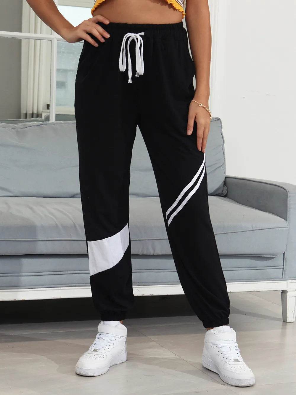 Drawstring Contrast Joggers with Pockets Trendsi 501627d1-ec23-4aa6-be75-b2c657ad9c01-Max