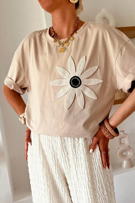 Casual Daisy Patch Round Neck T-Shirt Beige Trendsi 508ee9ff-34c8-48bd-8697-117789ca4db5-Max-Origin