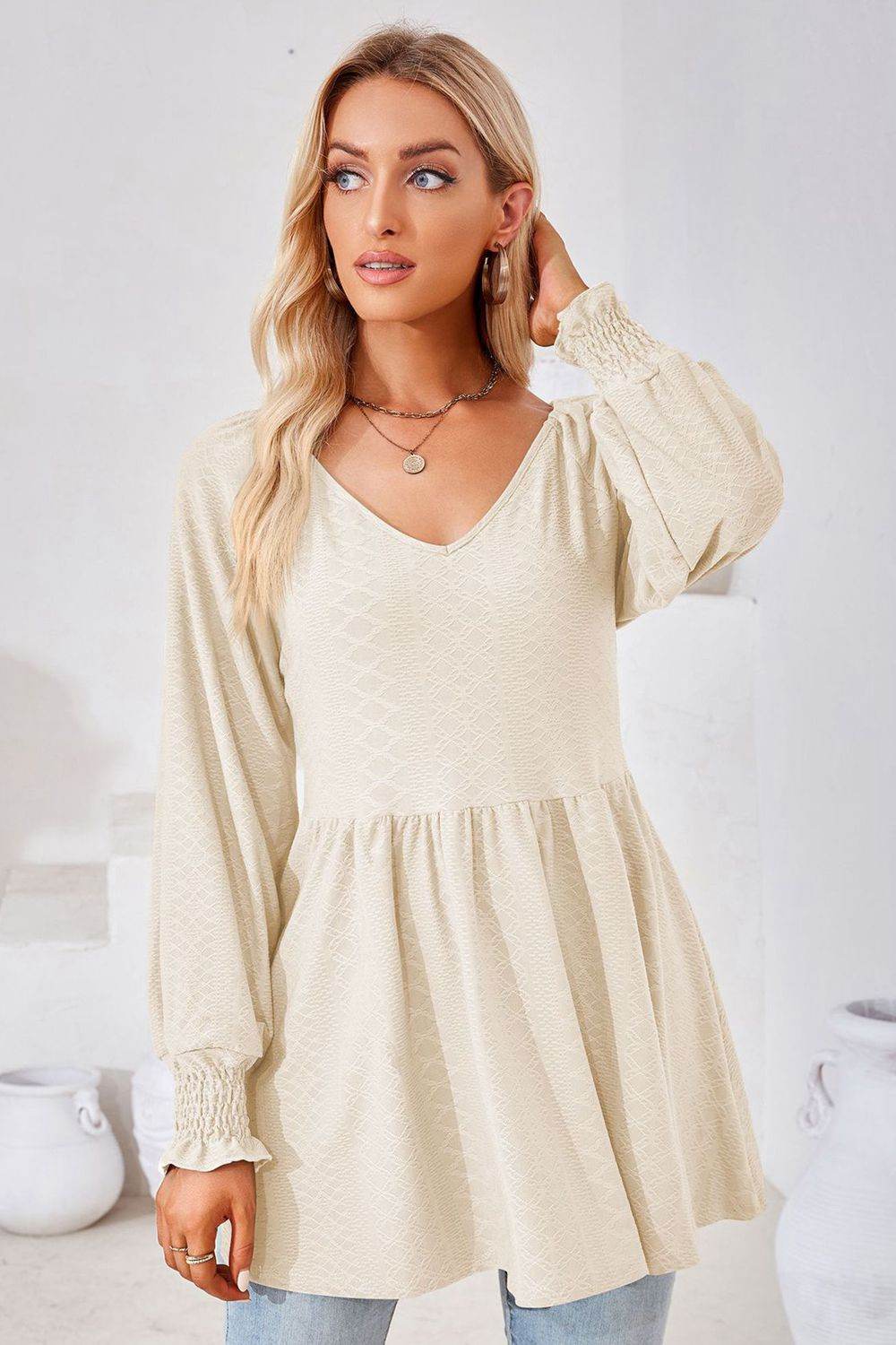 V-Neck Lantern Sleeve Blouse Trendsi 52194bf89c3749999f88a3391081bea1-Max