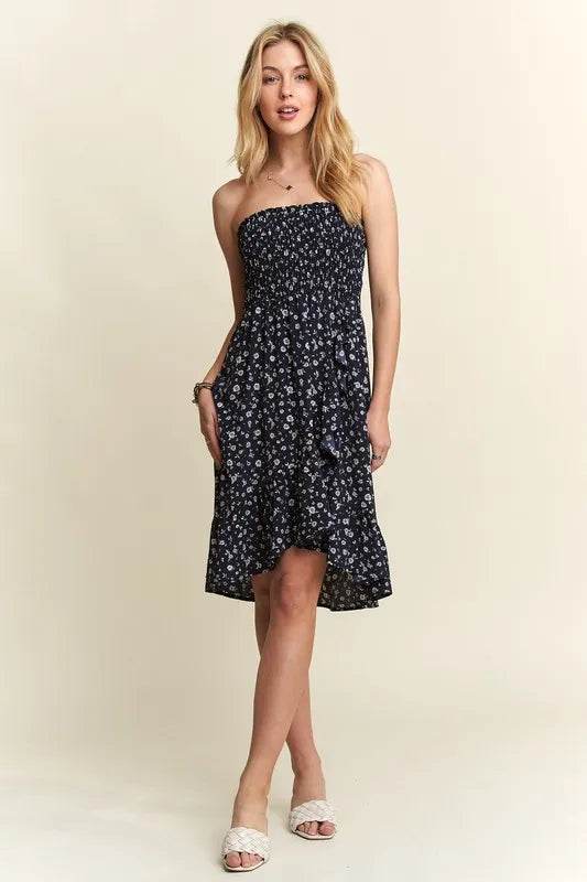 ADORA Smocked Floral Tube Dress with Pockets Trendsi 5365ebdd-059a-4c47-a4e6-797ea58f11bb-Max