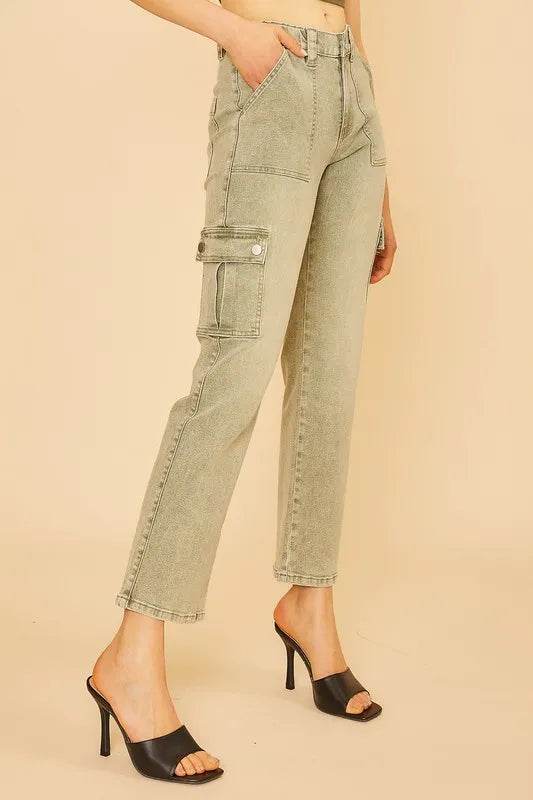 Annie Wear Straight Leg Jeans with Cargo Pockets Trendsi 5bf9e0fe-f301-49f1-a5b9-d7ba0e27efed-Max