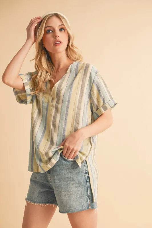 Aemi+Co Side Slit Striped Short Sleeve Blouse Trendsi 5dbbfa3a8fda4ba2901fad4e9b1d4721-Max-Origin