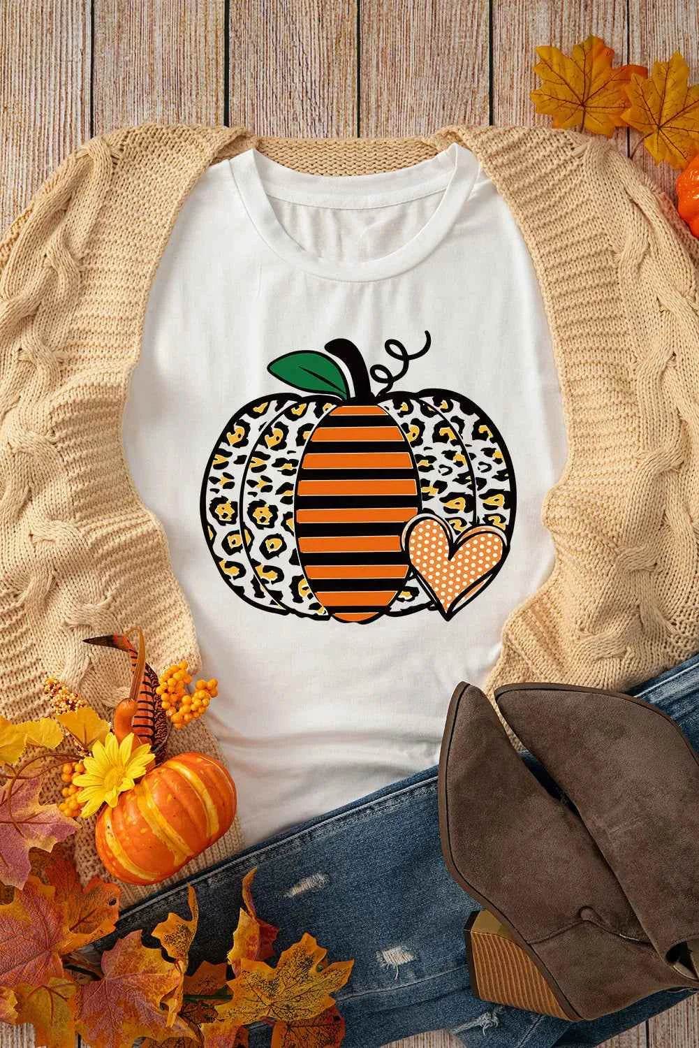 Pumpkin Graphic Round Neck Short Sleeve T-Shirt Trendsi 5ec01174-9338-46d6-8660-a29955f8b3d8-Max