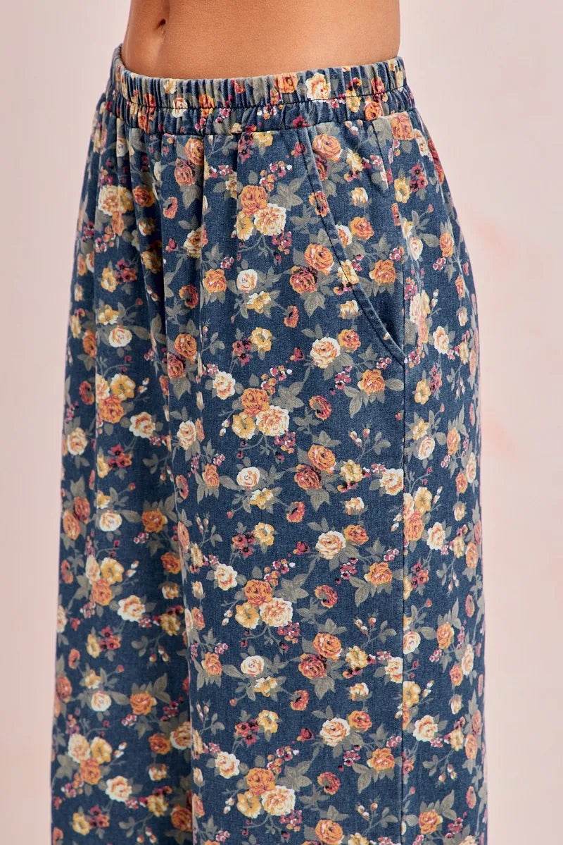 BiBi Washed Floral Print Wide Leg Jeans Trendsi 659d324dee104395a160ec4bf0a520e2-Max-Origin