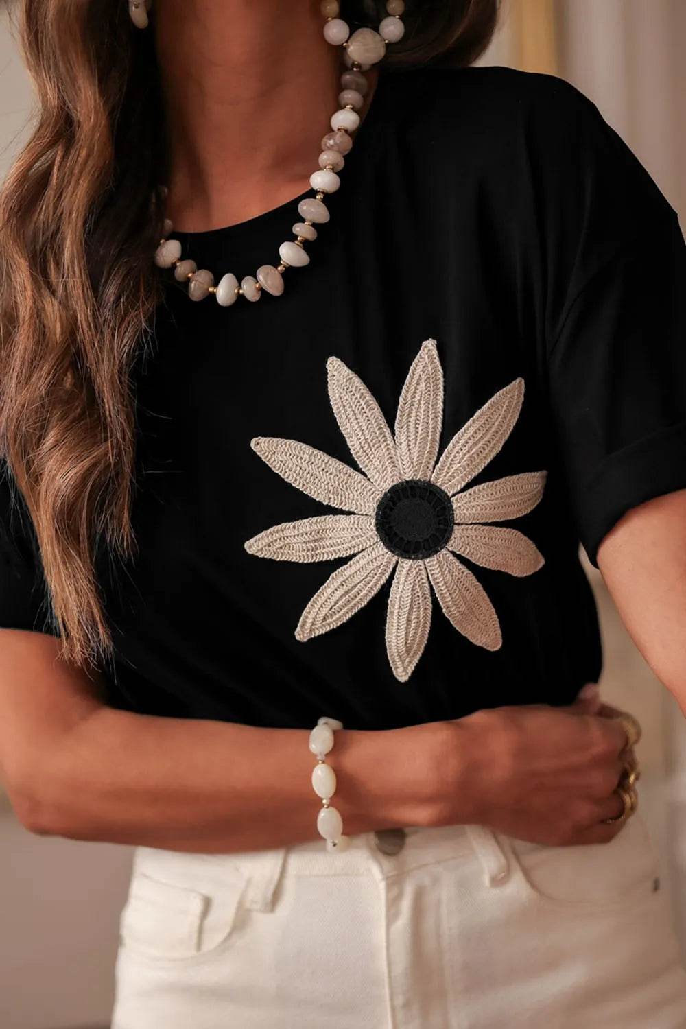 Casual Daisy Patch Round Neck T-Shirt Trendsi 67571f94-1e1e-473b-9c71-bc1175c97603-Max-Origin