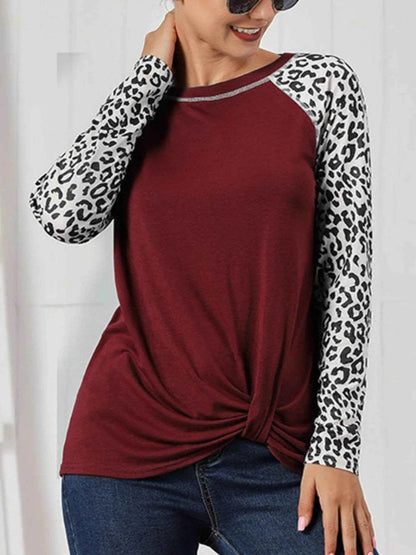 Leopard Print Raglan Sleeve Twist Hem T-Shirt Trendsi 6e81f81b-7435-4a03-83ee-b1dad197d40c-Max-Origin