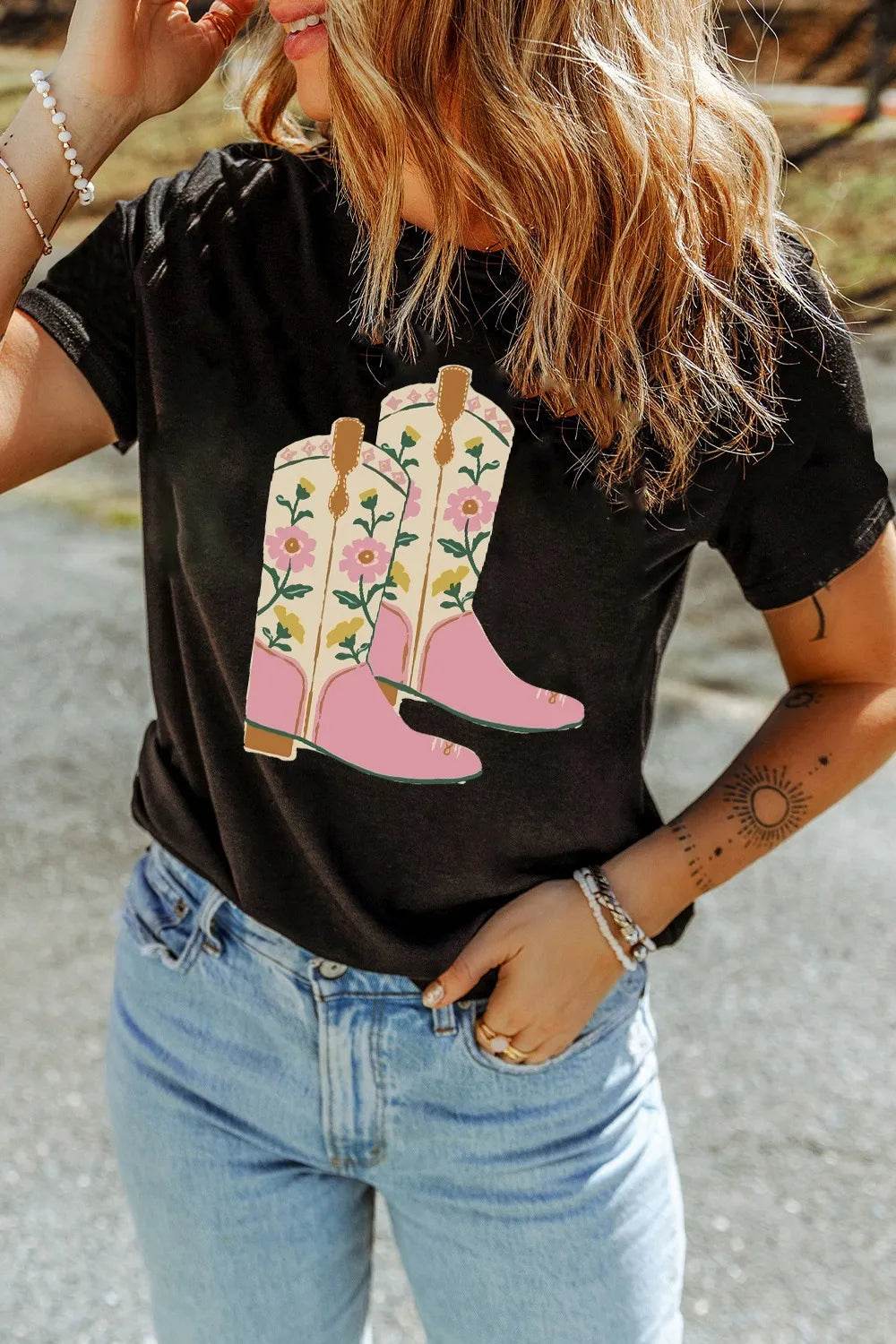 Floral Cowgirl Boots Graphic T-Shirt Black Trendsi 6f7882f9-4b5c-449f-b832-223d1cde82a4-Max-Origin