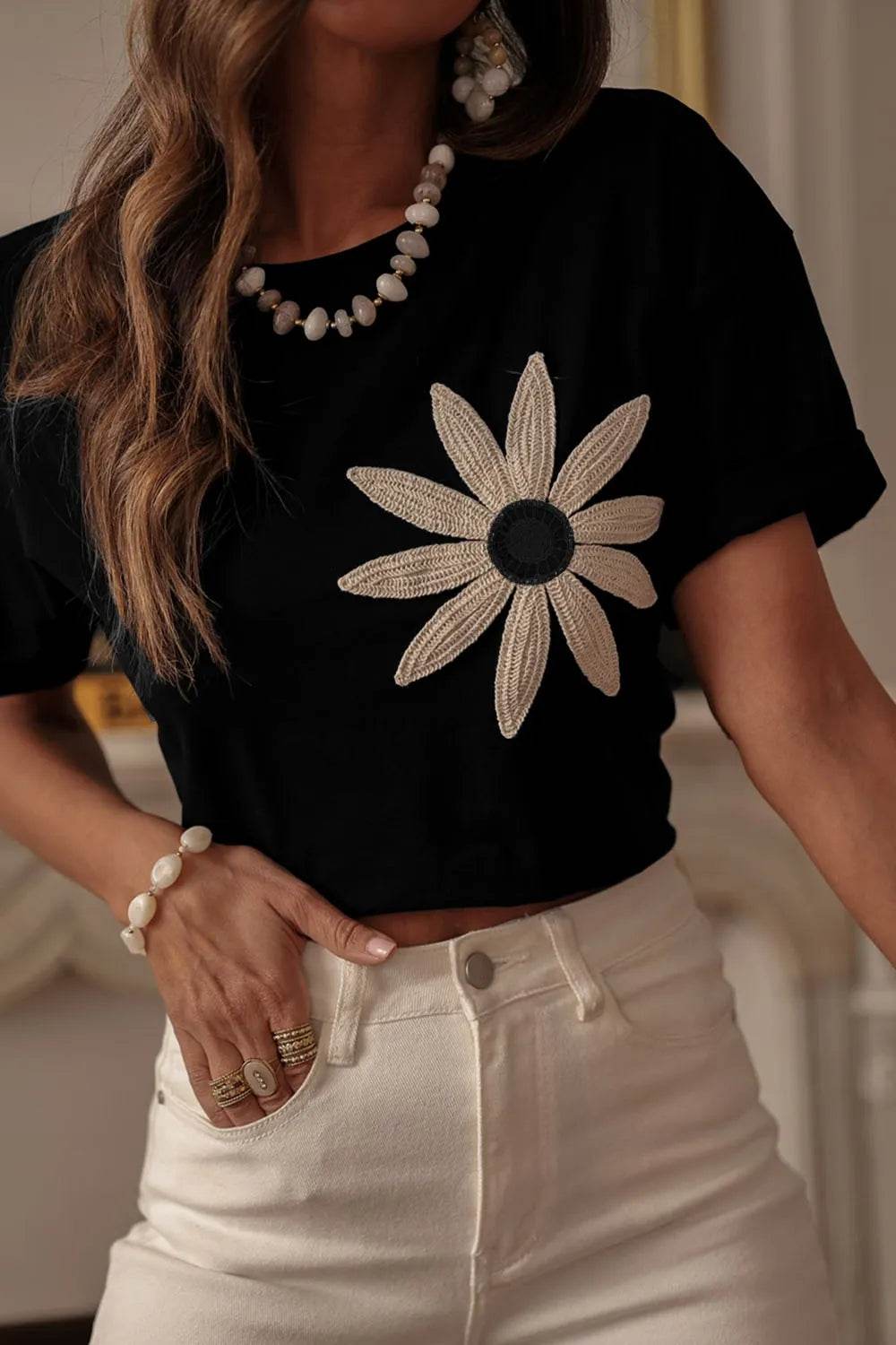 Casual Daisy Patch Round Neck T-Shirt Trendsi 70438586-4e6e-4c82-a4b0-841f3937a30c-Max-Origin