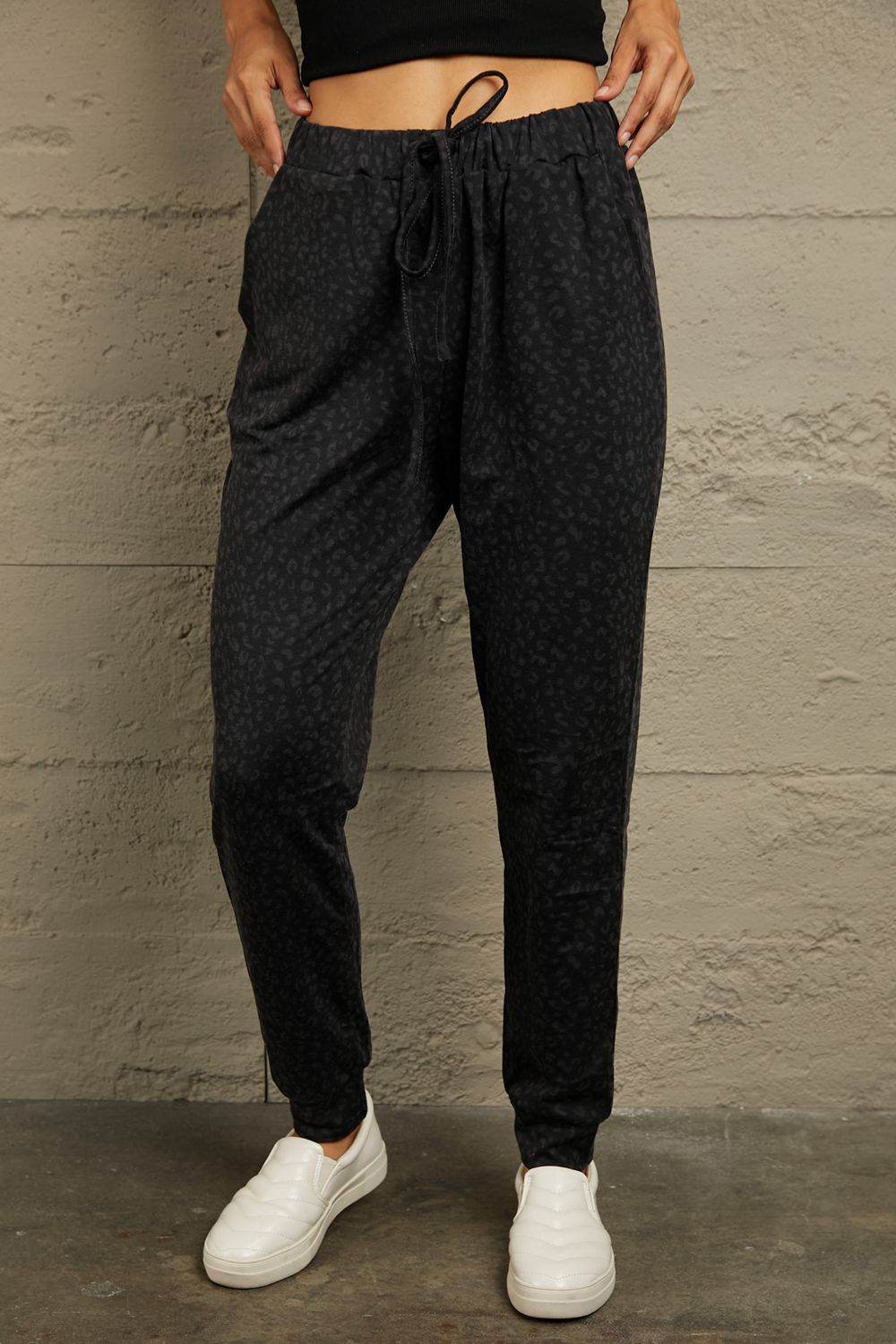 Leopard Print Joggers with Pockets Black Trendsi 723292a2e82a47d19ae31223c7ad9e6e-Max