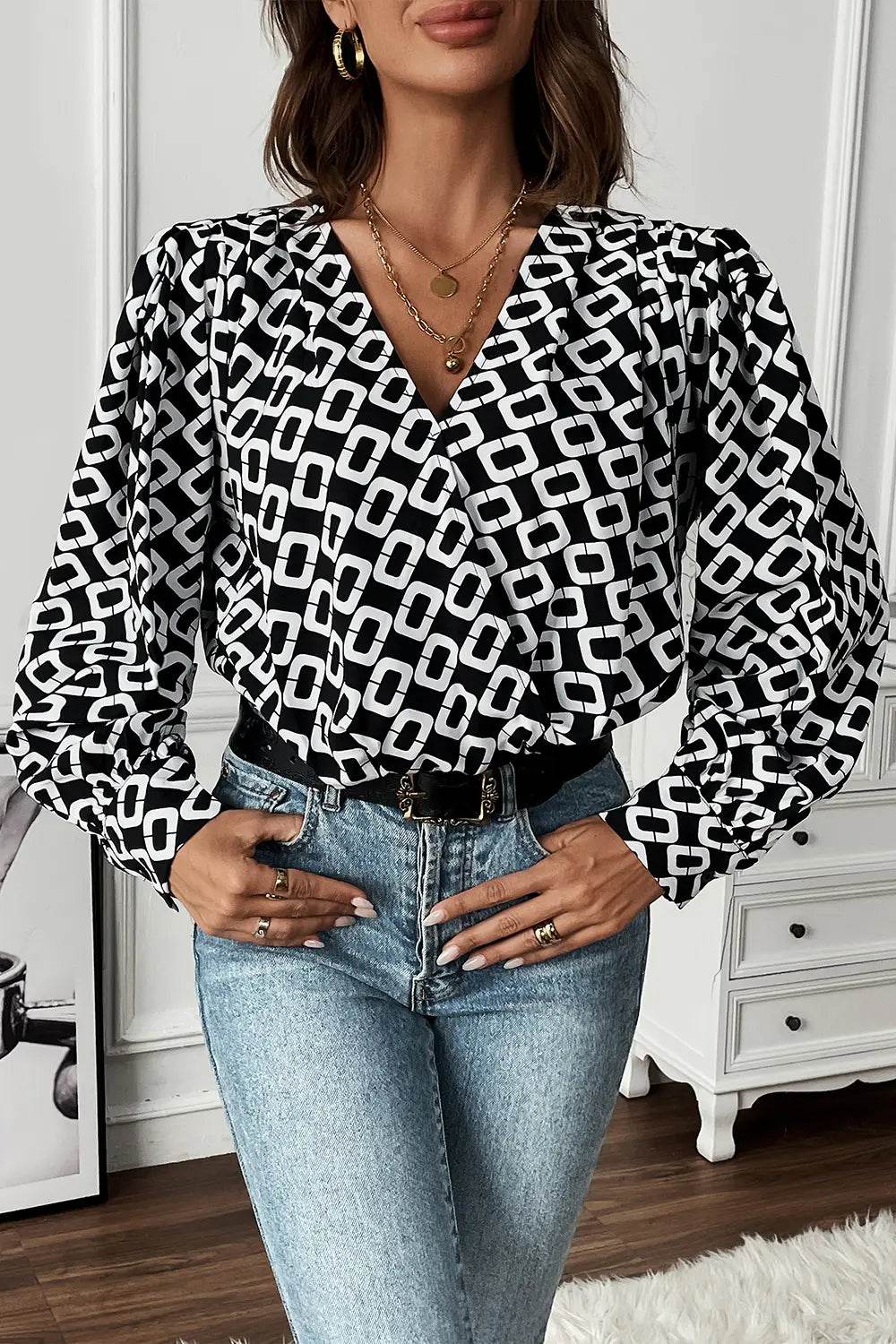 Perfee Geometric V-Neck Long Sleeve Blouse Trendsi 74bdc22022984001884a68b91f1d5d18-Max