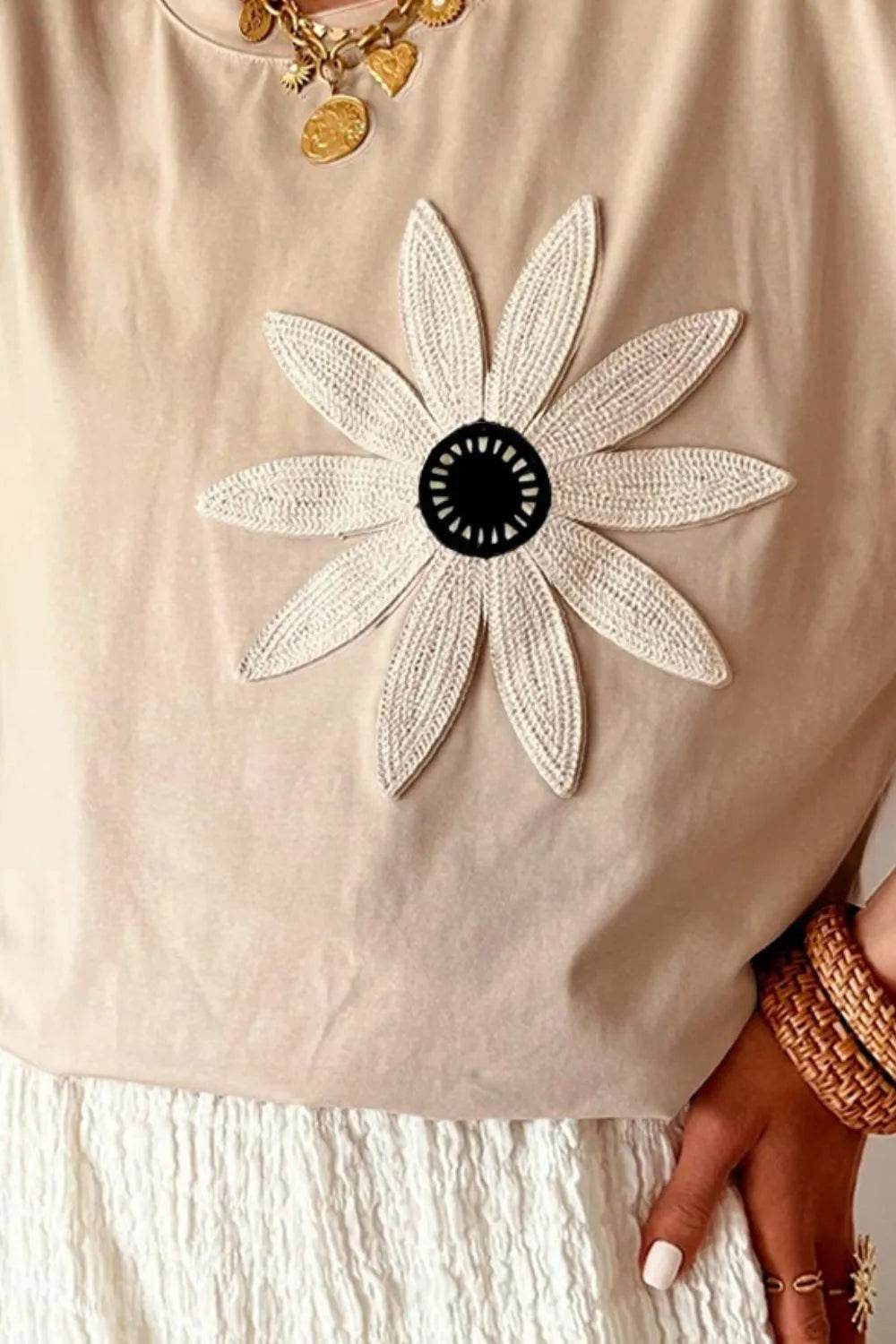 Casual Daisy Patch Round Neck T-Shirt Trendsi 7636305c-1c1b-4c41-a046-c8d9912a99a4-Max-Origin