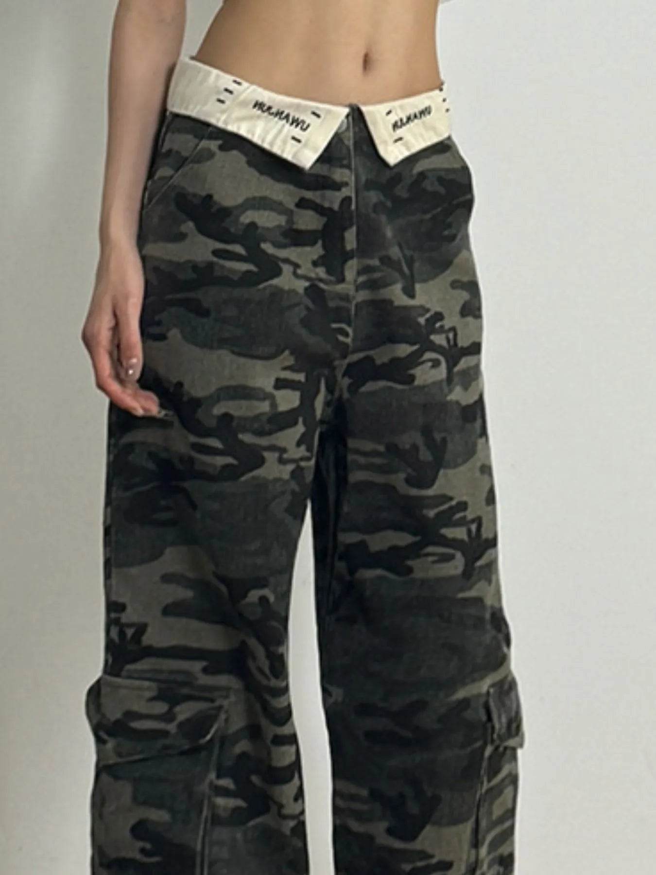 Camouflage Relaxed Fit Jeans Trendsi 7a8c9b39-3ed3-4e81-bba1-70007d9168d9-Max-Origin