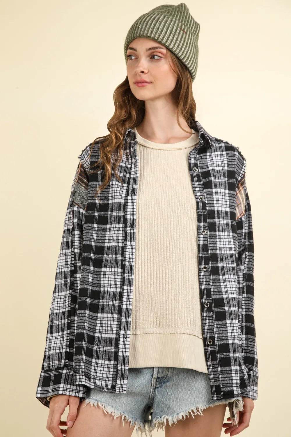 VERY J Contrast Plaid Raw Detail Shirt Trendsi 7adcf647-c4ba-41f8-a851-f3847489ecd3-Max