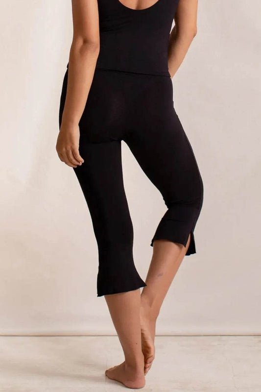 Side Slit Capris Leggings Trendsi 7deea41f-6793-4963-88af-c03a4e70f68b-Max