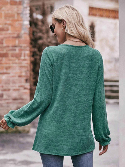 Round Neck Long Sleeve Casual T-Shirt Trendsi 7e23b538-f2d9-4685-a21b-babaff40c165-Max-Origin