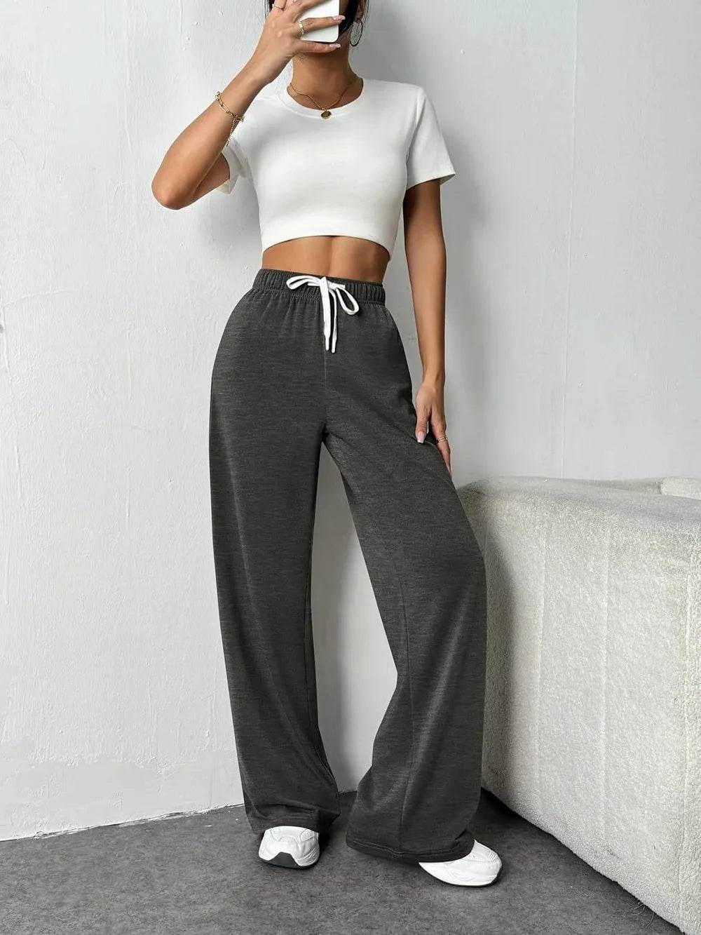 Drawstring Wide Leg Pants with Pockets Trendsi 7fef1989-4079-49f6-897f-1ea9d0653a34-Max