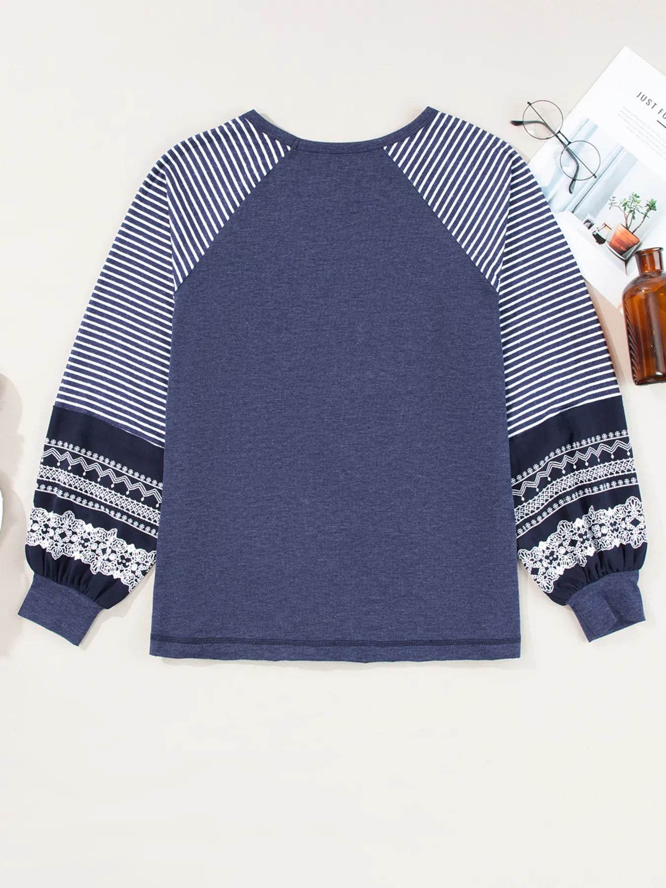 Contrast Print Striped Raglan Long Sleeve Loose Top Trendsi 81902ce3a3ca4895a8d0e77f975db70c-Max-Origin