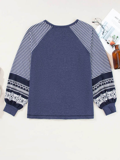 Contrast Print Striped Raglan Long Sleeve Loose Top Trendsi 81902ce3a3ca4895a8d0e77f975db70c-Max-Origin
