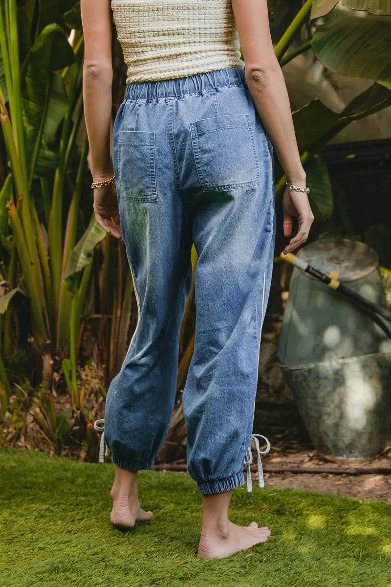 BiBi Striped Tape Details With Bot Tied Point Elastic Waist Jeans Trendsi 83cdc6ac4e6548019408dbc3f3fdbbb8-Max-Origin