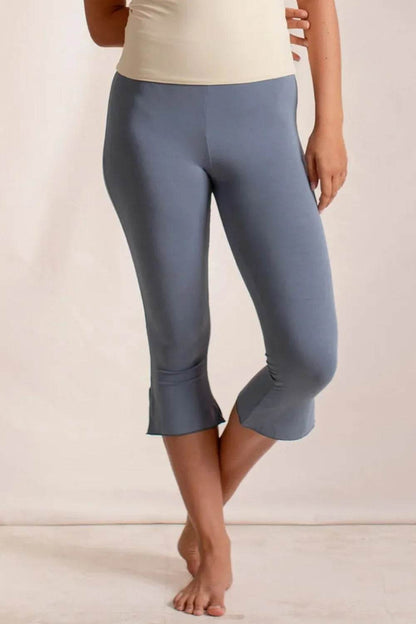 Side Slit Capris Leggings Trendsi 84e64c68-009f-4fe0-81ba-5f26caeaf978-Max
