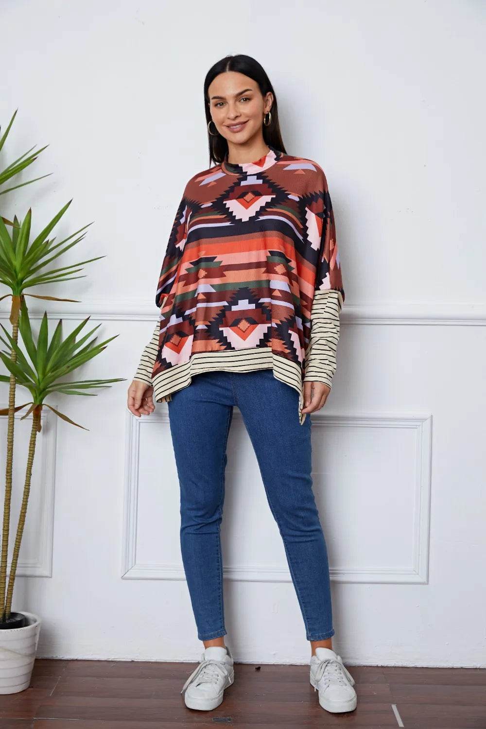 Geometric Striped Splicing Round Neck Blouse Trendsi 87d317cc-8533-4b00-988b-3d6425f9a9eb-Max