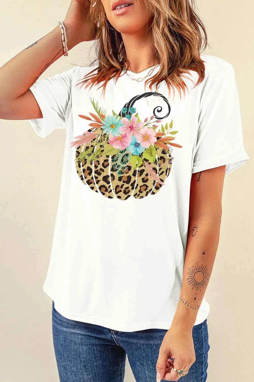 Pumpkin Graphic Round Neck Short Sleeve T-Shirt Trendsi 88e3e7e3-1fcc-4386-962e-8104f2c9060c-Max