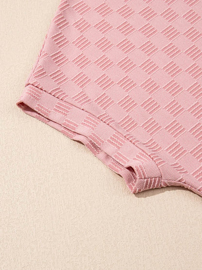 Checkered Textured Round Neck T-Shirt Trendsi 8cdc572405b341d8a35e49e5ab438617-Max-Origin