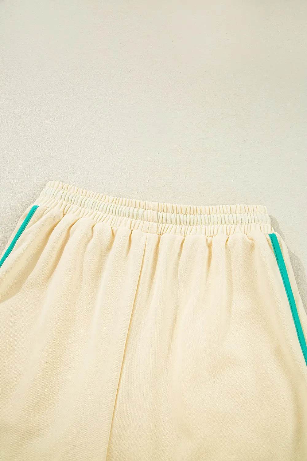 Contrast Round Neck Top and Shorts Set Trendsi 904d5a89-e4aa-4878-b4f0-f85a1001e3a8-Max-Origin